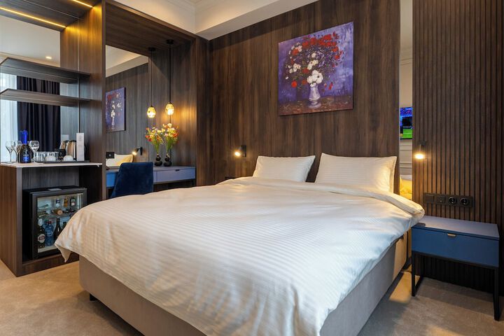 Room 10 of 98