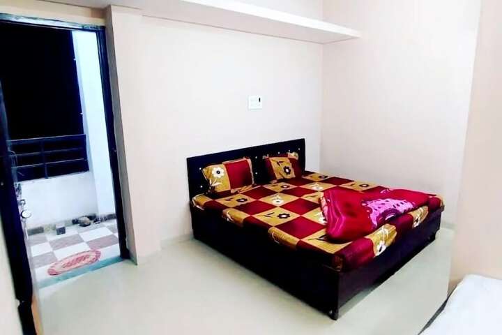 Room 3 of 10
