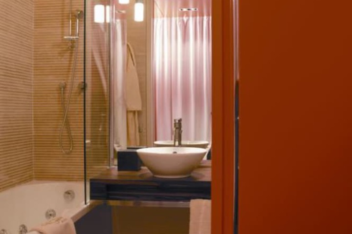 Room 25 of 43
