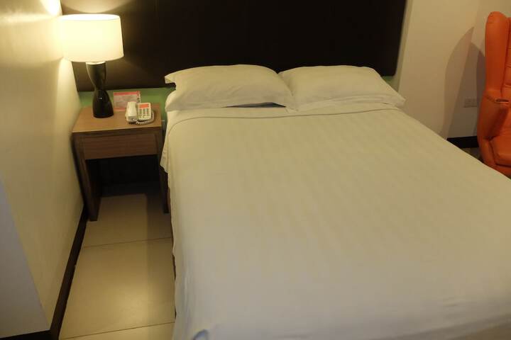 Room 3 of 43
