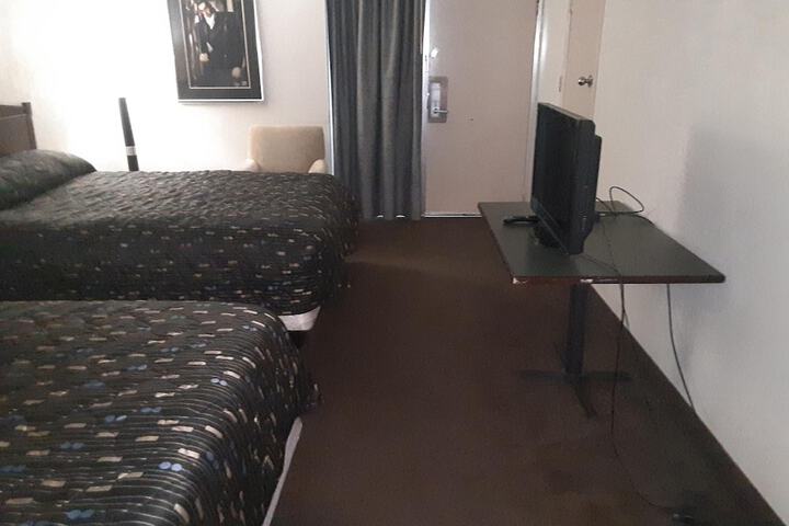 Room 13 of 28