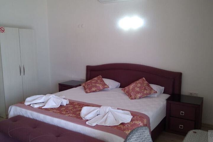 Room 6 of 9