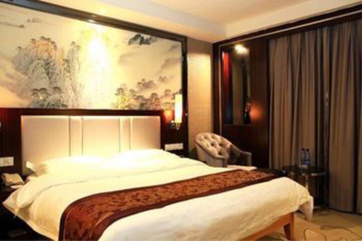 Room 4 of 11