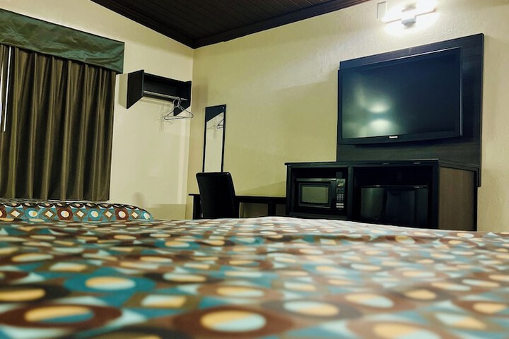 Room 23 of 34