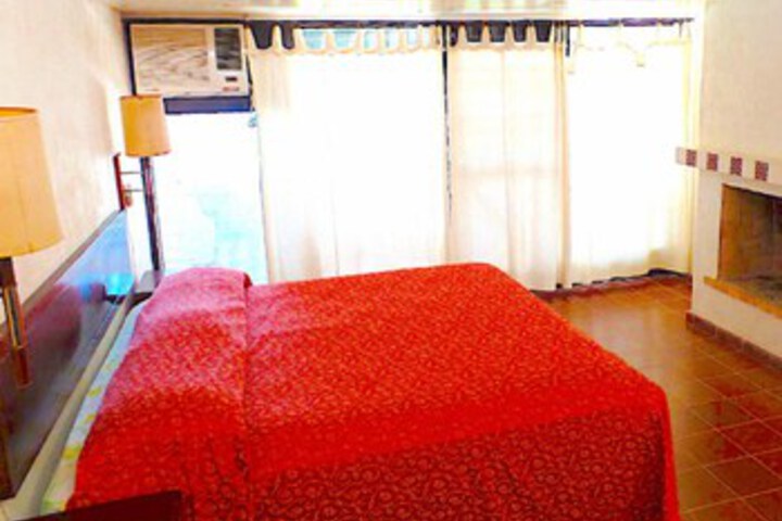 Room 32 of 35
