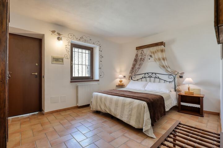 Room 9 of 47