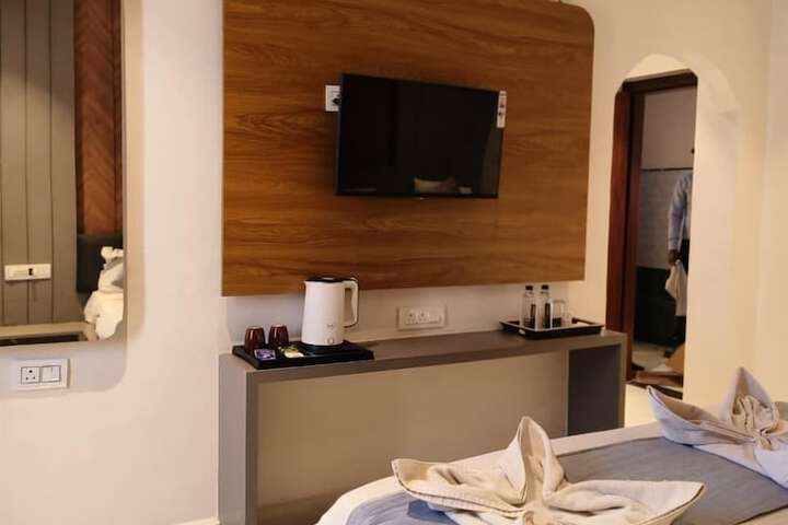 Room 50 of 54