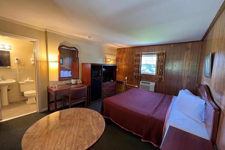 1 King Bed