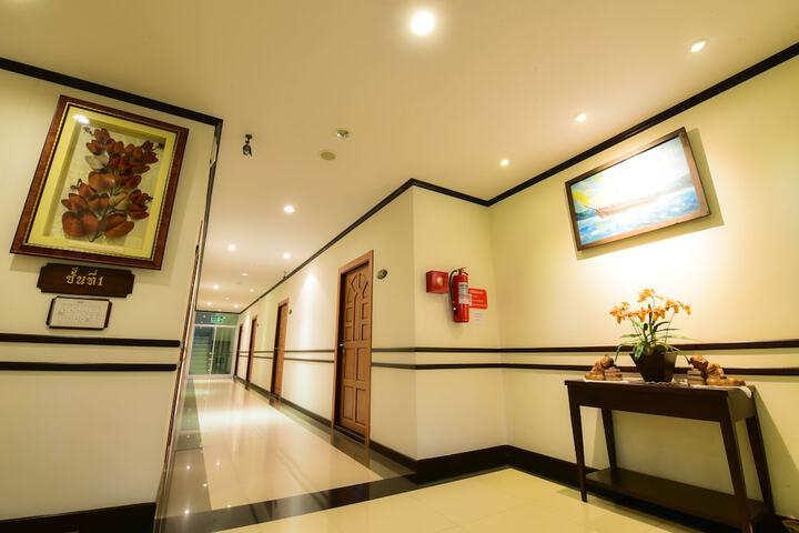 Ballroom/Hall 40 of 49
