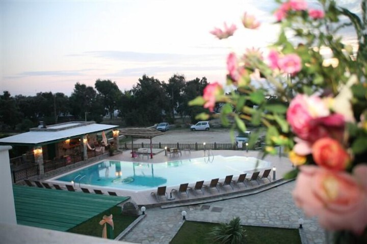 Pool 22 of 37