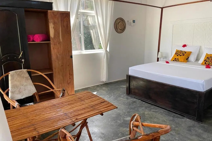 Room 4 of 20