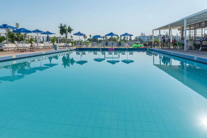 Pool Hotel
