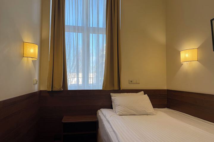 Room 28 of 64