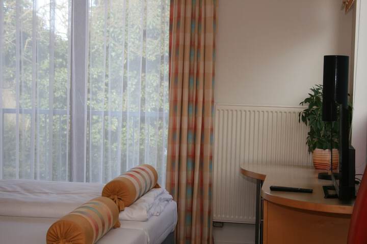 Room 10 of 60