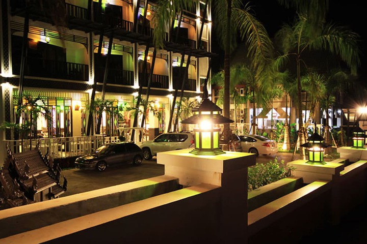 Hotel Entry