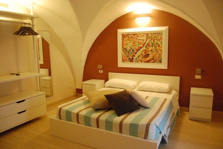 Room 5 of 32