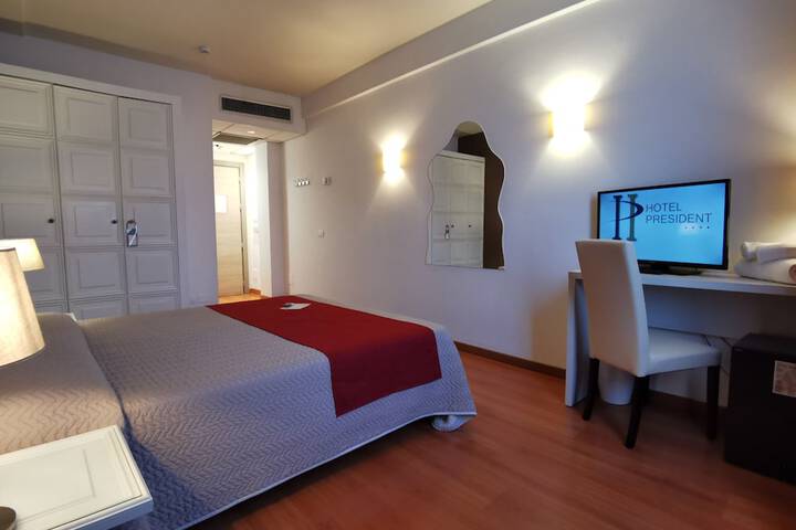 Room 15 of 76