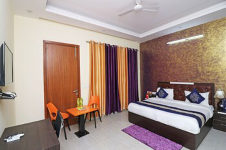 Room 30 of 37