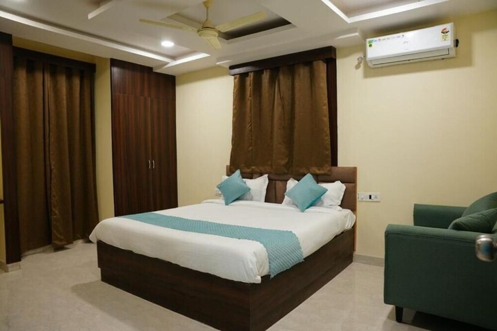 Room 14 of 16