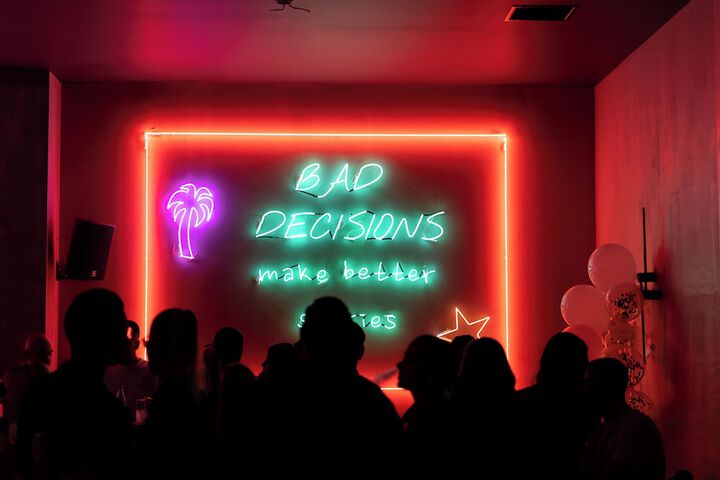 Lounge 32 of 36
