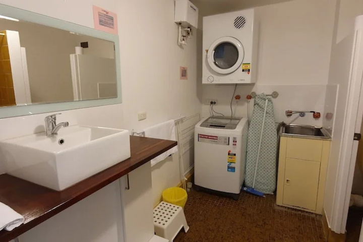 Room 11 of 22