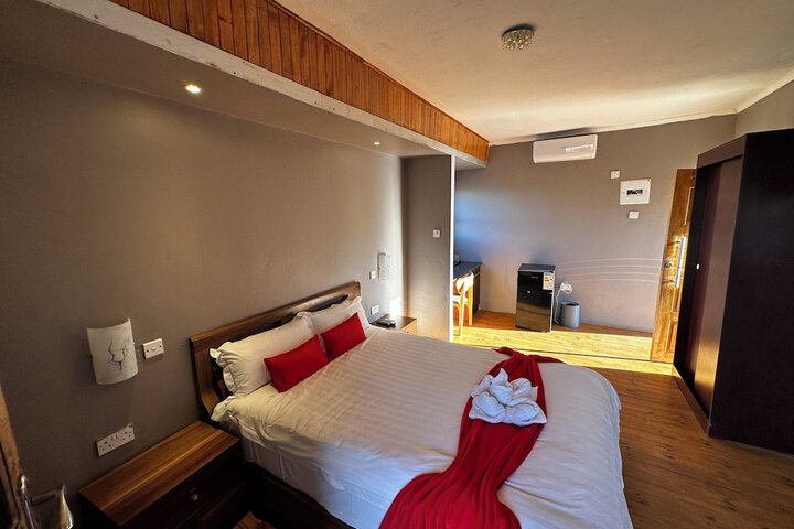 Room 3 of 38