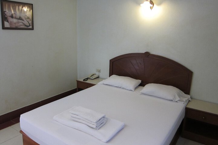 Room 4 of 33
