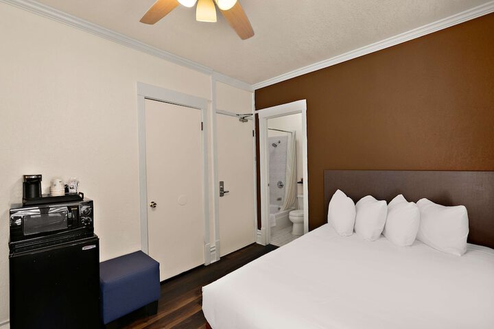 1 Queen Bed Larger Room Work Desk Microwave and Refrigerator (31 of 34)