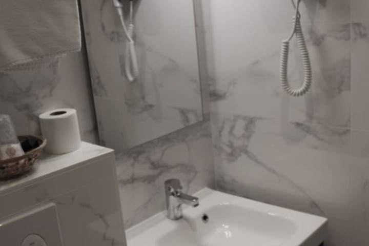 Room 13 of 21