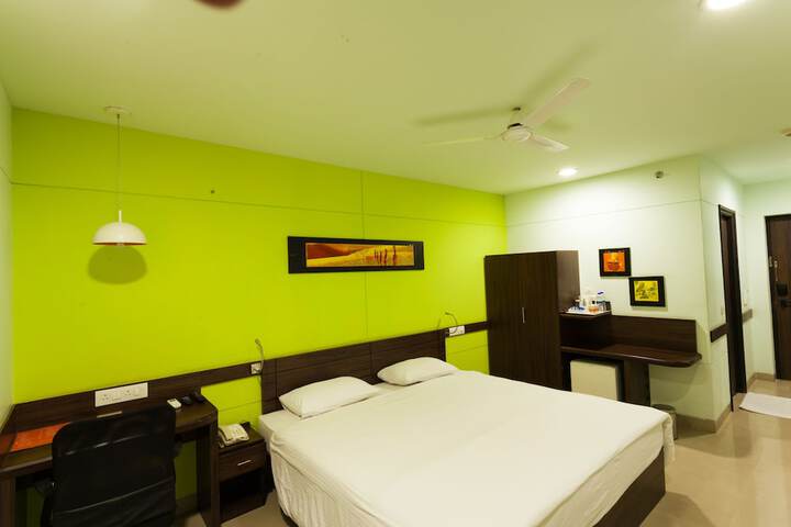 Room 12 of 52