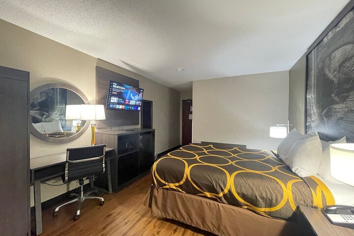 1 Queen Bed (4 of 29)