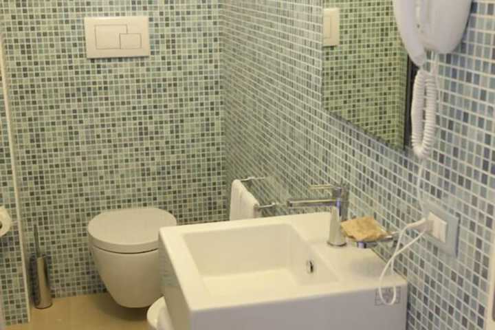 Room 15 of 37