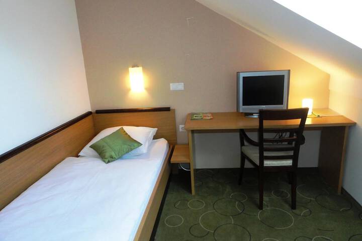 Room 16 of 47