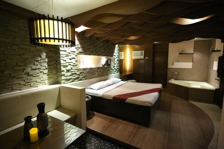 Room 25 of 34