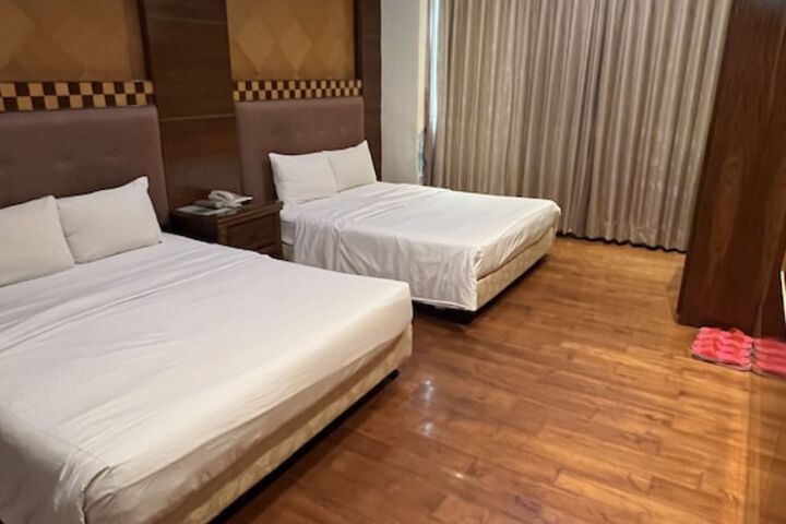 Room 16 of 79