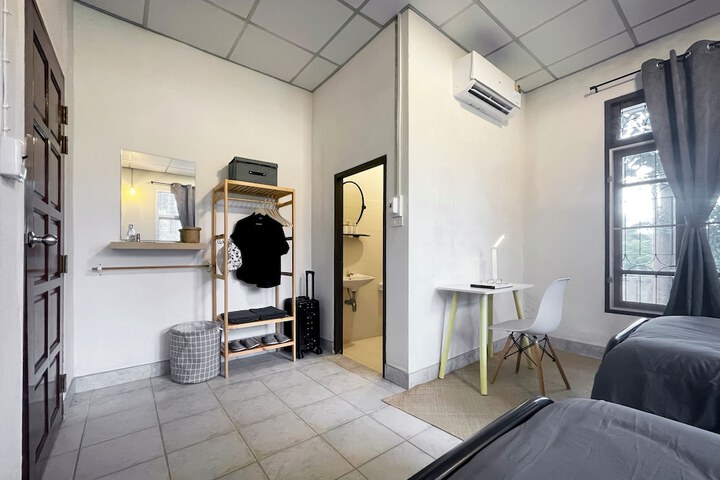 Room 52 of 64