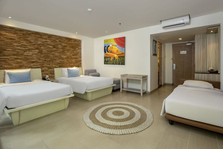 Room 9 of 76