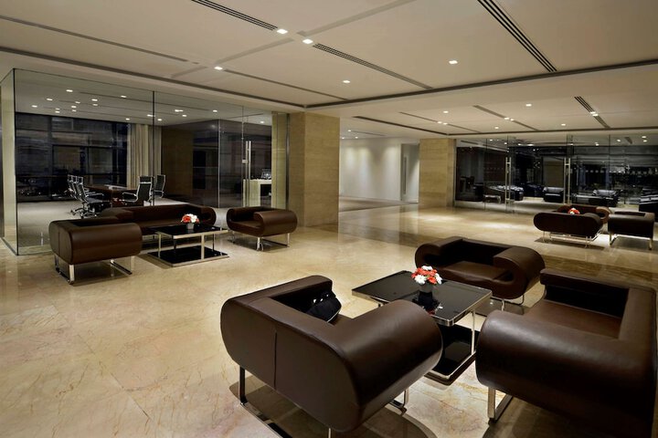 Business Center 70 of 74