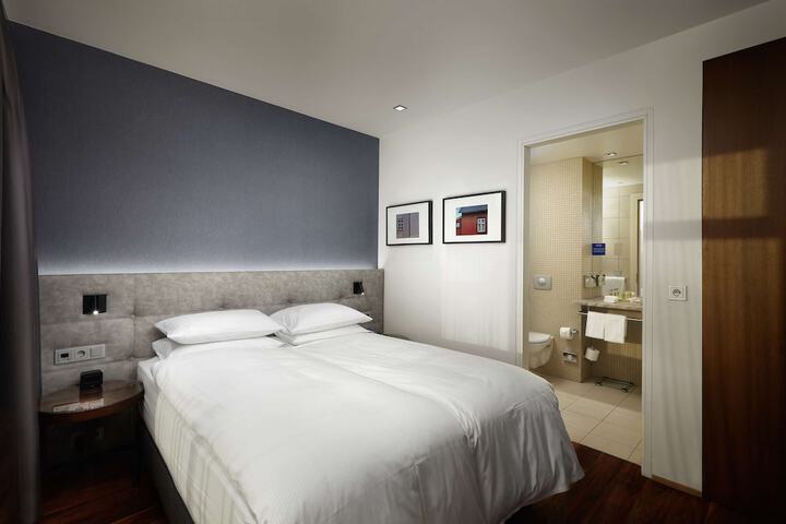 Room 43 of 119