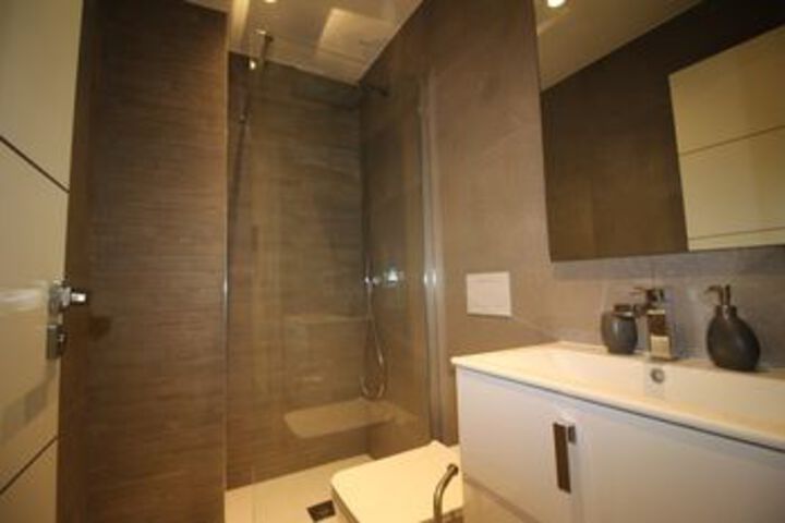 Room 4 of 14
