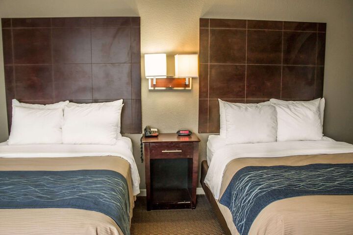 2 Double Beds (16 of 22)