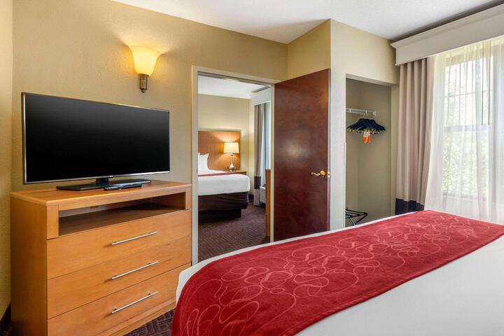 Standard King Bed Accessible (16 of 22)