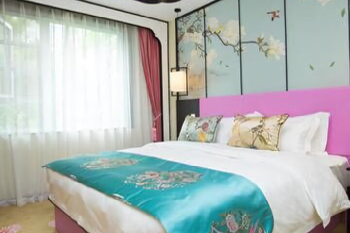Room 3 of 7