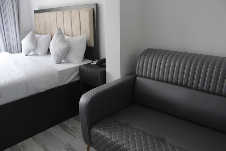 Room 5 of 62