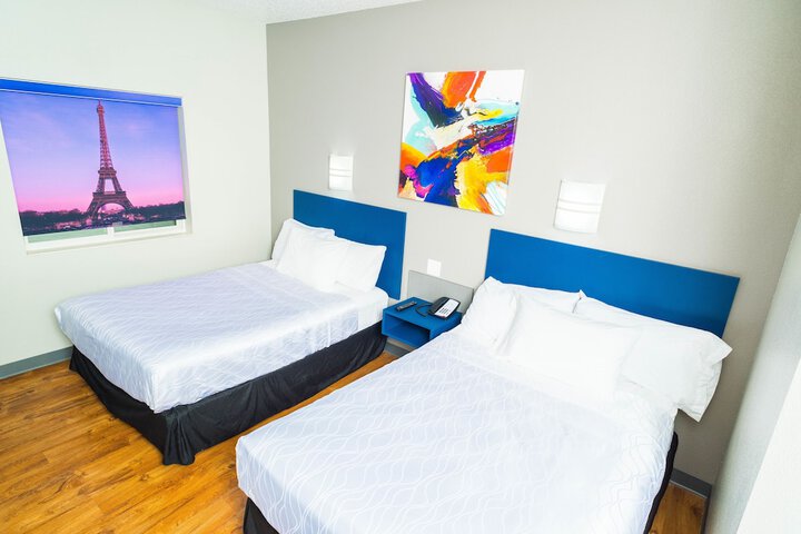 1 Queen Bed (4 of 27)