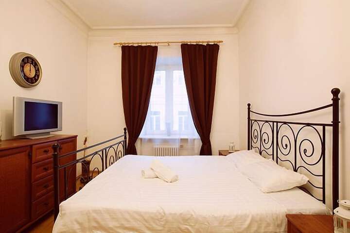 Room 10 of 20