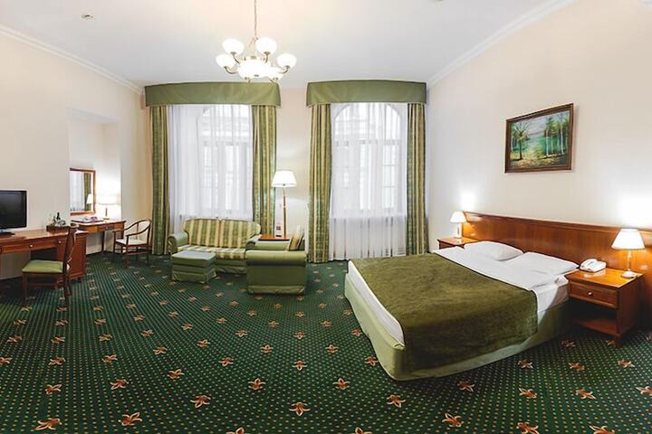 Room 9 of 36