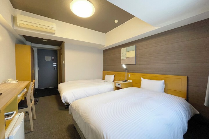 Room 6 of 25