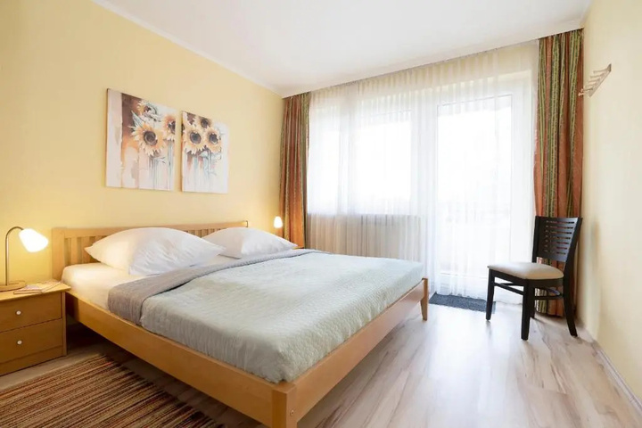 Room 4 of 18