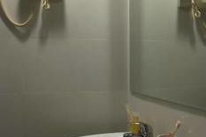 Room 9 of 28